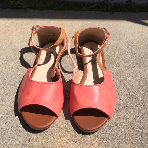 Coral flats. Size 8 - Picture 3 of 5